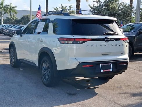 Certified 2023 Nissan Pathfinder SV FWD image 4