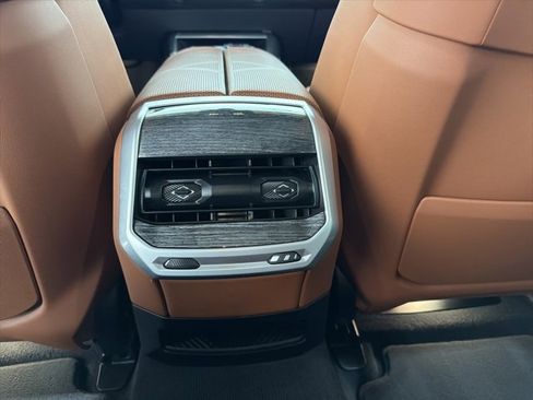 Certified 2023 BMW 760i xDrive w/ Executive Package image 27