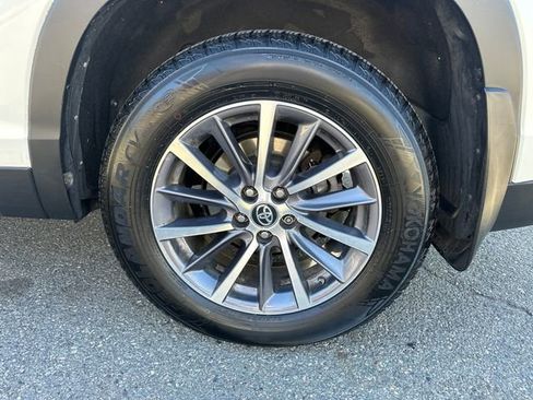 Used 2019 Toyota Highlander XLE image 15