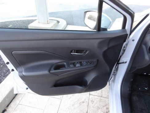 Used 2025 Nissan Versa SV w/ Trunk Package image 14