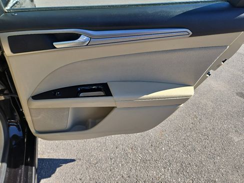 Used 2014 Ford Fusion SE image 18