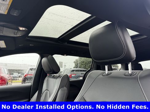 Used 2026 Chrysler Pacifica Limited FWD image 27