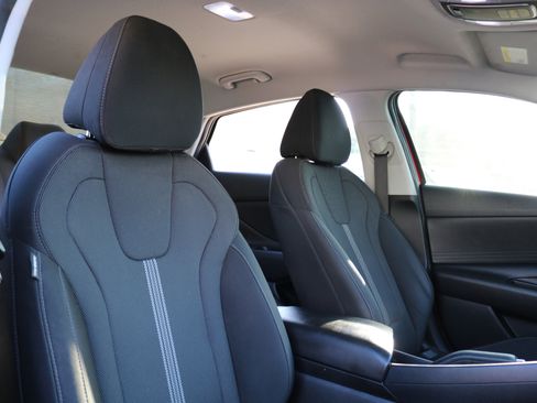 Used 2021 Hyundai Elantra SE image 41