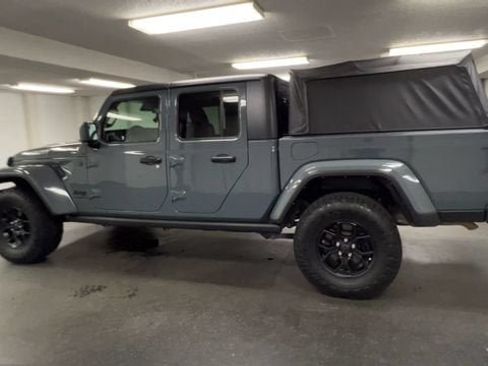 Used 2024 Jeep Gladiator Sport AWD/4WD image 6