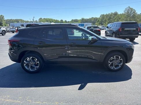 Used 2026 Chevrolet Trax LT w/ Driver Confidence Package FWD image 6