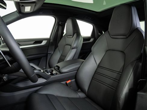 New 2026 Porsche Cayenne Coupe AWD/4WD image 5