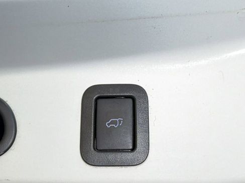 Used 2016 Toyota Highlander Limited image 15