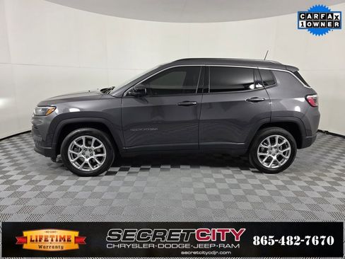 Used 2024 Jeep Compass Latitude w/ Sun and Sound Group image 4