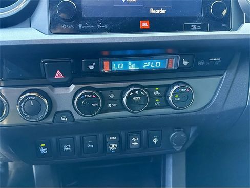 Used 2018 Toyota Tacoma TRD Sport image 31