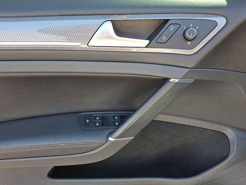 Used 2017 Volkswagen Golf Alltrack SE image 9