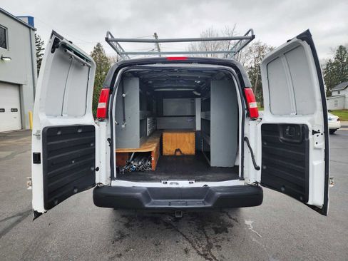 Used 2016 Chevrolet Express 3500 Extended image 12