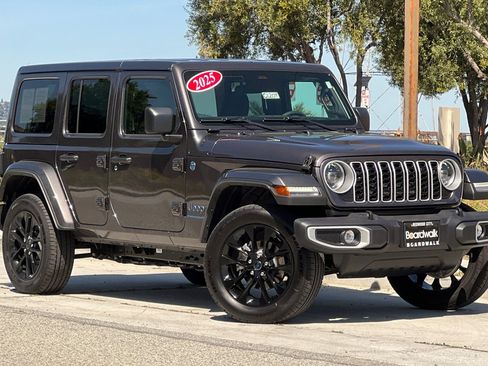 Used 2025 Jeep Wrangler Unlimited Sahara w/ Safety Group image 2