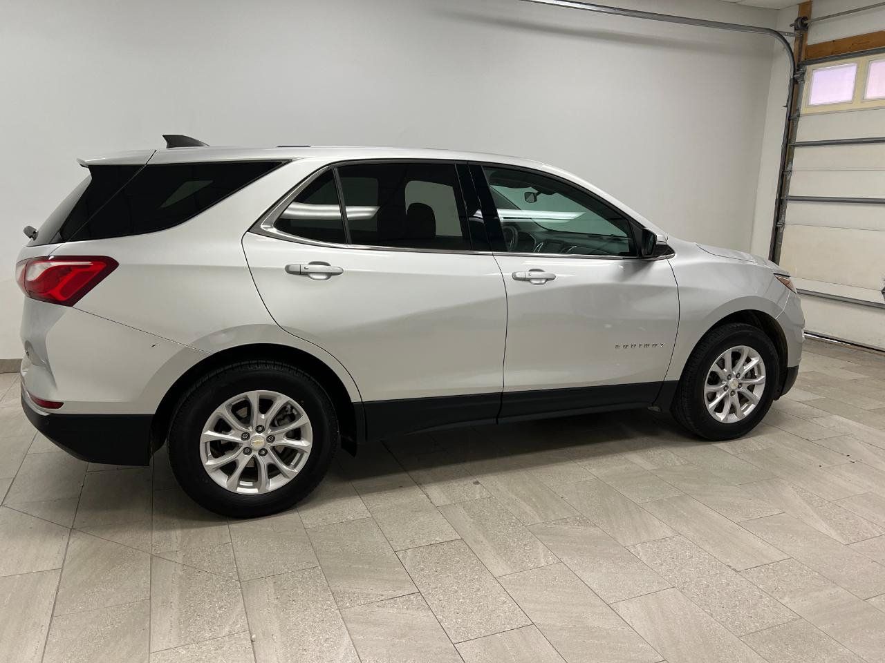 Used 2018 Chevrolet Equinox LT FWD image 15