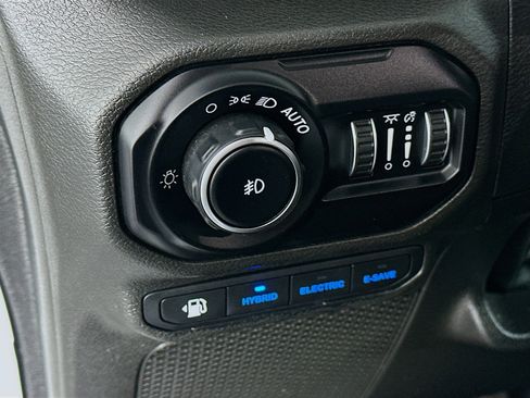 Used 2022 Jeep Wrangler Sahara w/ Cold Weather Group image 17