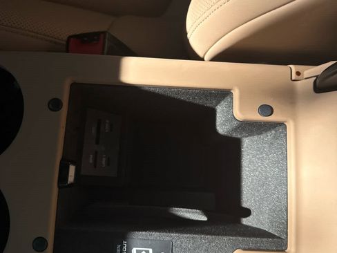 Used 2024 Porsche Macan image 27