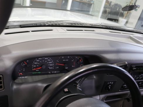 Used 2003 Ford F250 XLT image 89