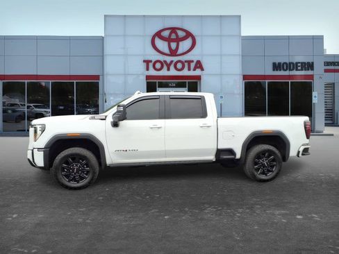 Used 2025 GMC Sierra 2500 AT4 AWD/4WD image 2