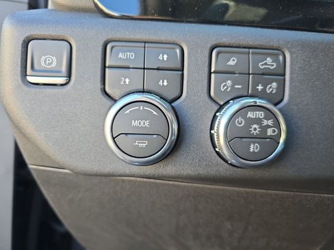 New 2026 GMC Sierra 3500 SLT w/ SLT Convenience Package image 28