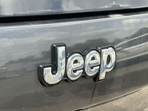 Used 2016 Jeep Cherokee Latitude w/ Cold Weather Group AWD/4WD image 16