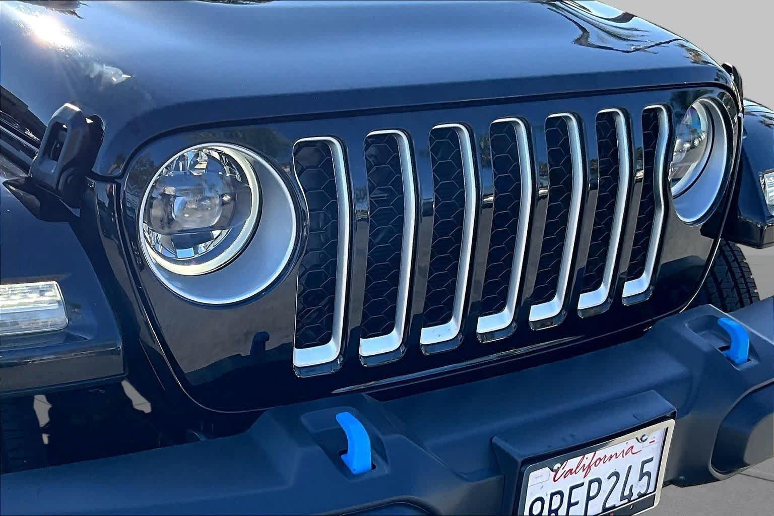 Used 2023 Jeep Wrangler Unlimited Sahara w/ Cold Weather Group AWD/4WD image 28