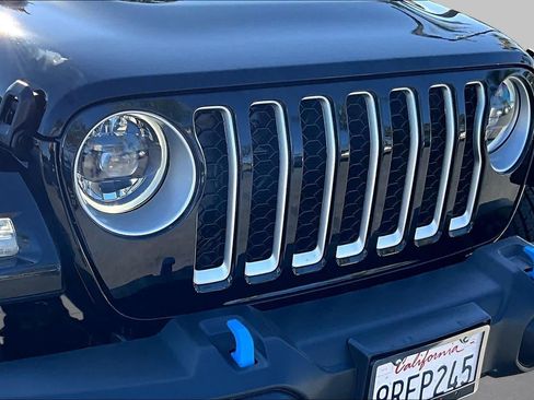 Used 2023 Jeep Wrangler Unlimited Sahara w/ Cold Weather Group AWD/4WD image 28