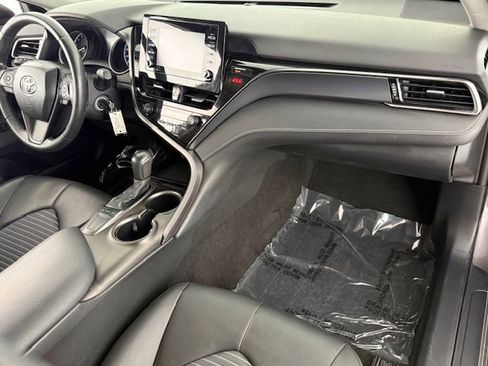 Used 2023 Toyota Camry SE image 19