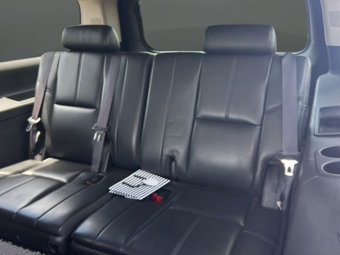 Used 2014 Chevrolet Suburban LT AWD/4WD image 15