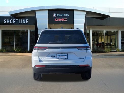 Used 2023 Jeep Grand Cherokee Limited w/ Black Appearance Package image 4