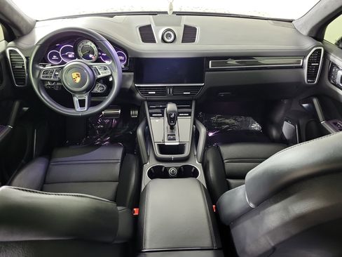 Used 2022 Porsche Cayenne Turbo S image 11