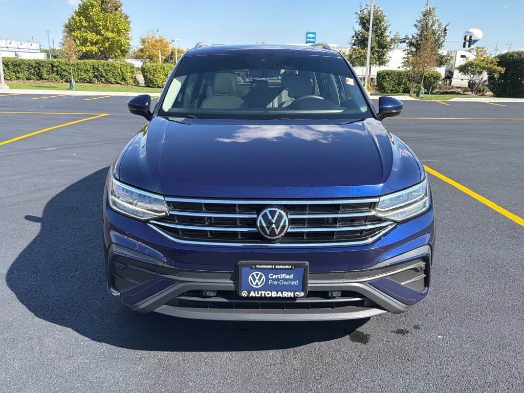 Certified 2022 Volkswagen Tiguan SE w/ Panoramic Sunroof Package AWD/4WD image 2