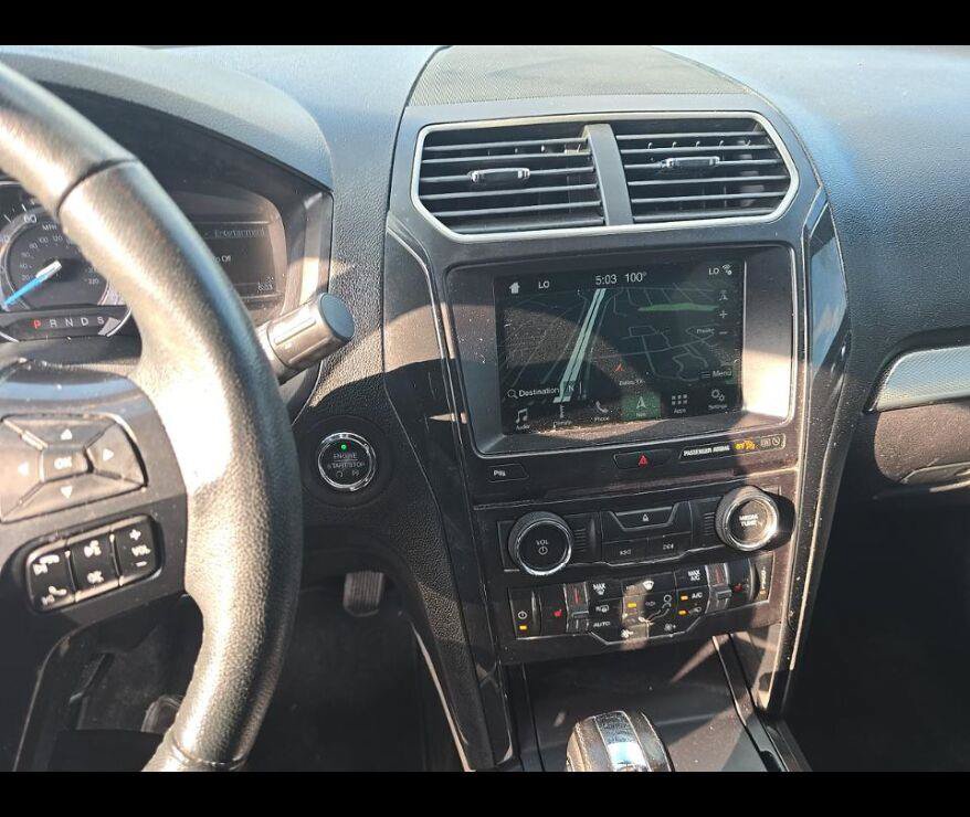 Used 2018 Ford Explorer XLT w/ Equipment Group 202A FWD image 5