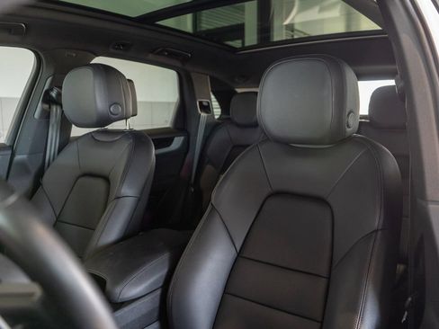 Used 2024 Porsche Cayenne S AWD/4WD image 4