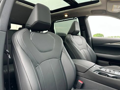 Certified 2026 INFINITI QX60 Luxe w/ Cargo Package AWD/4WD image 21