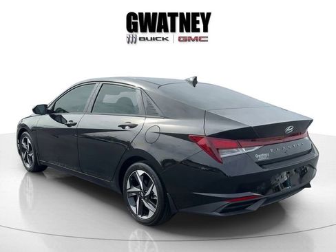 Used 2023 Hyundai Elantra SEL w/ Convenience Package image 5