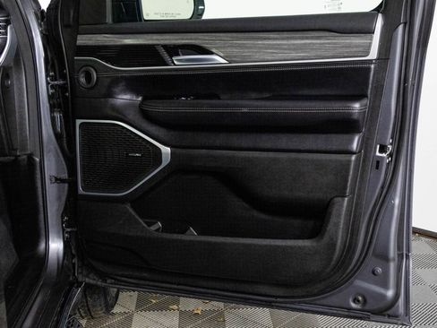 Used 2024 Jeep Wagoneer Series III AWD/4WD image 39