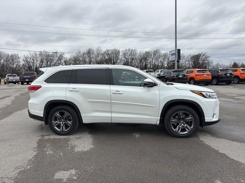 Used 2018 Toyota Highlander Limited image 2