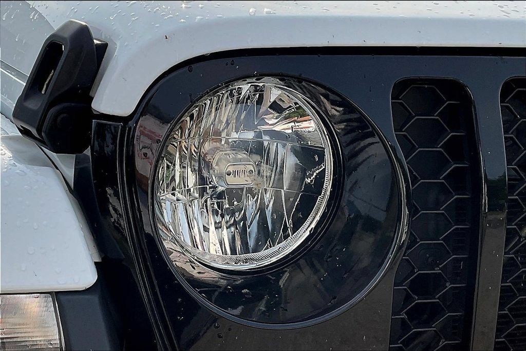 Used 2022 Jeep Gladiator Sport AWD/4WD image 32