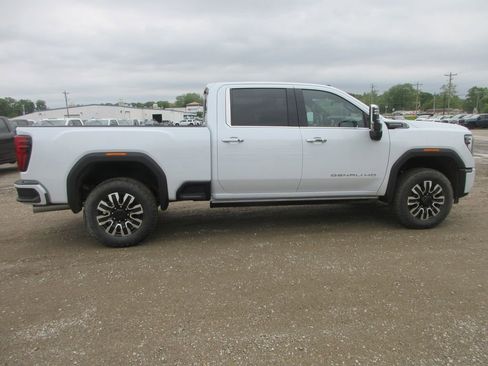 New 2026 GMC Sierra 2500 Denali Ultimate AWD/4WD image 3