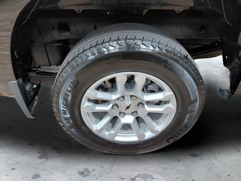 Used 2025 Chevrolet Silverado 1500 RST AWD/4WD image 13