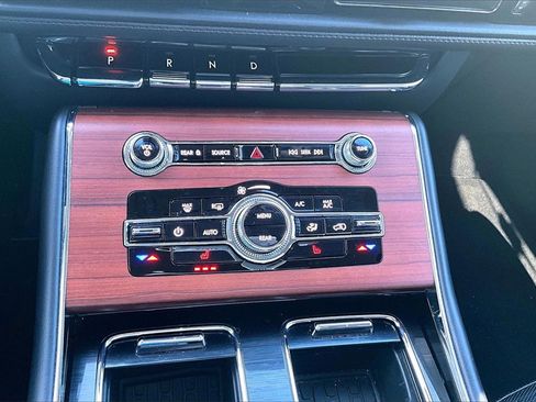 Used 2024 Lincoln Aviator Reserve image 11