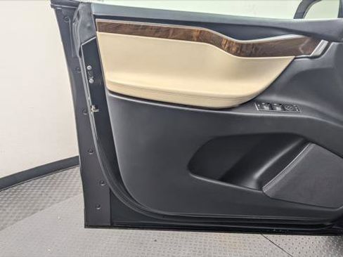 Used 2017 Tesla Model X 75D image 12