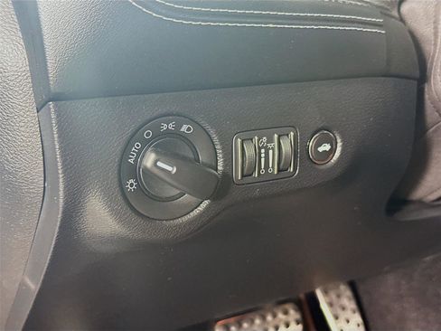 Used 2022 Dodge Challenger SRT Hellcat RWD image 5