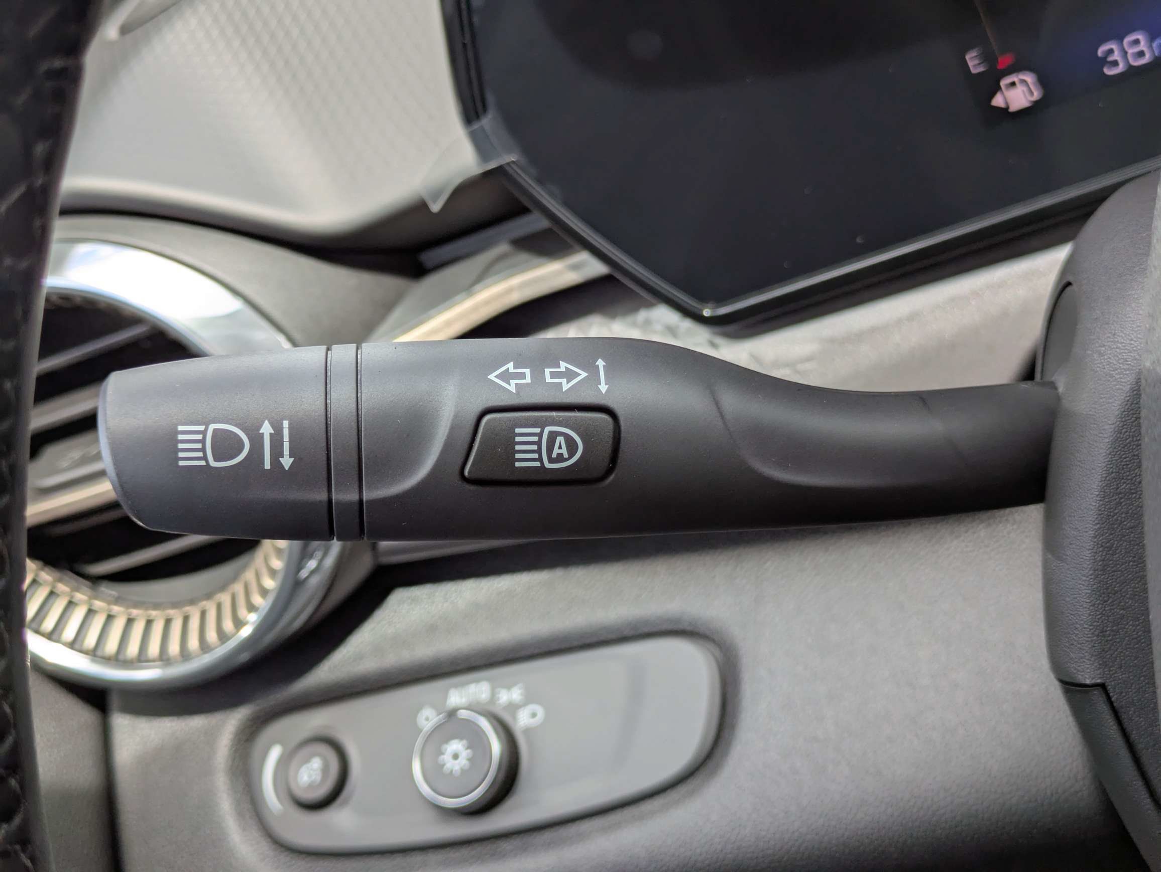 New 2026 Chevrolet Trax ACTIV w/ Sunroof Package FWD image 18