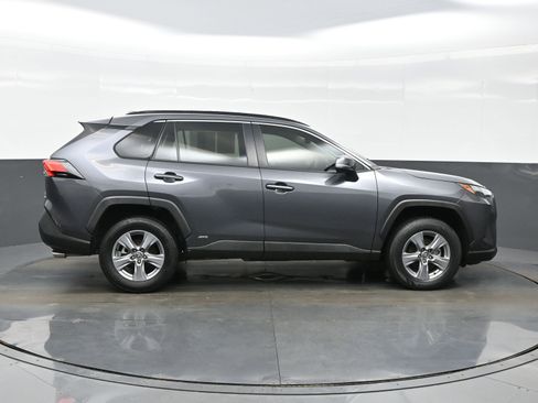 Used 2022 Toyota RAV4 XLE image 7