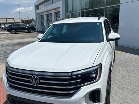 Used 2024 Volkswagen Atlas SE AWD/4WD image 15