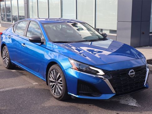 Certified 2025 Nissan Altima 2.5 SV image 2