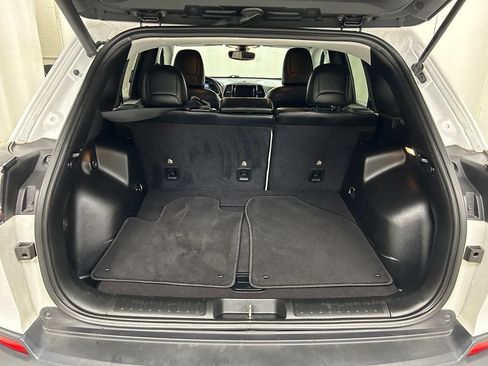 Used 2019 Jeep Cherokee Limited AWD/4WD image 11
