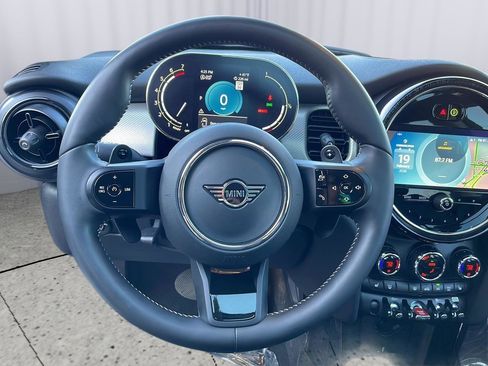 Used 2024 MINI Cooper S image 21