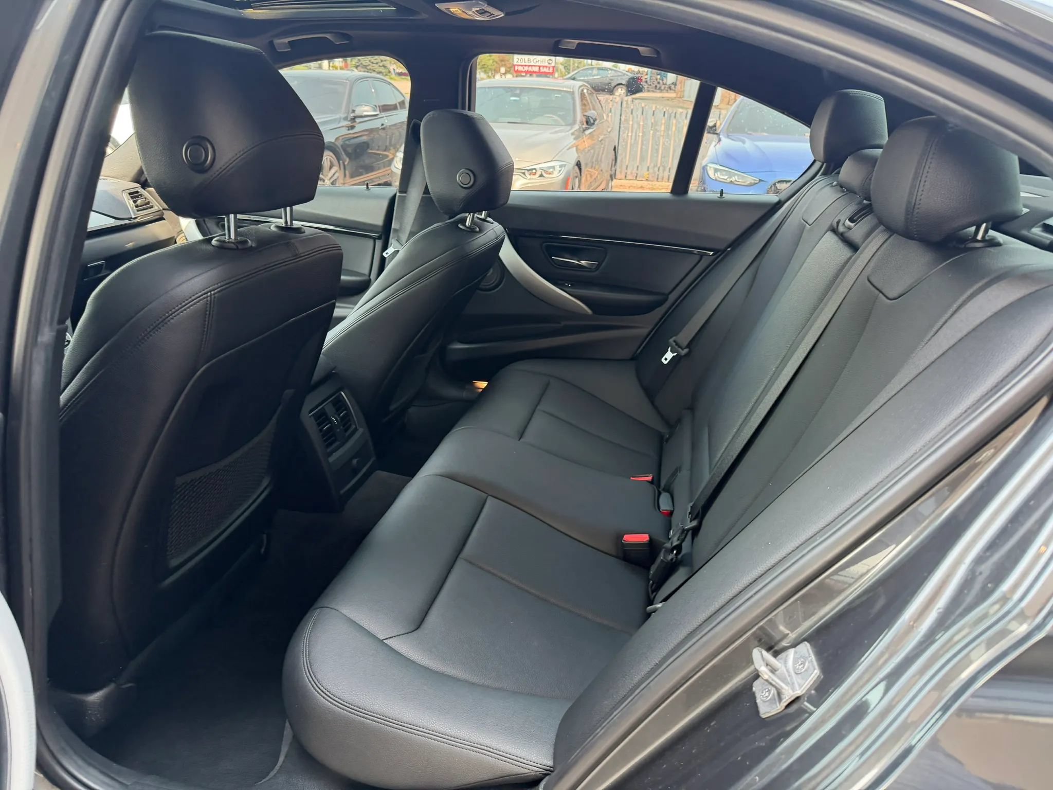 Used 2017 BMW 340i xDrive Sedan w/ Technology Package AWD/4WD image 22