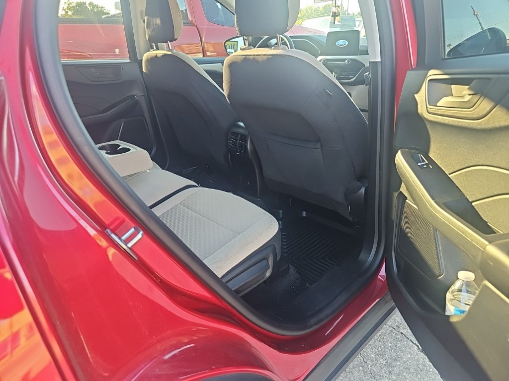 Used 2022 Ford Escape SE w/ Convenience Package FWD image 9